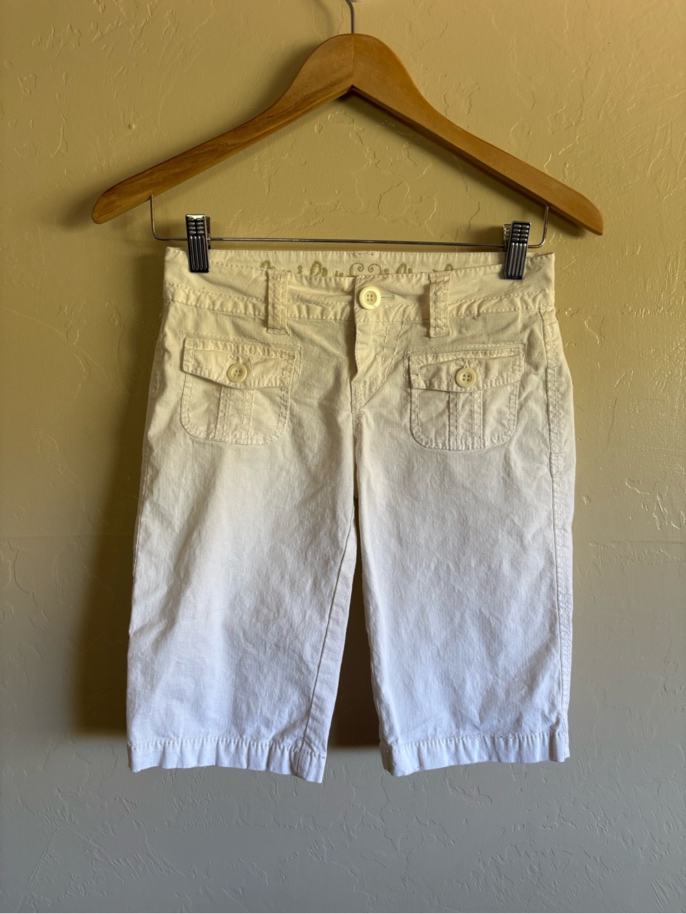 Y2K Vintage Low Rise Long Inseam Knee Length Bermuda Shorts White Size 1